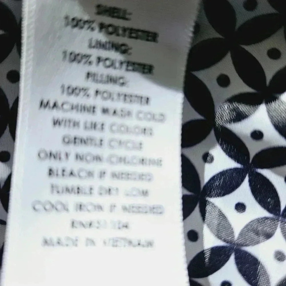 Crown & Ivy Navy Blue Quilted Lined Full Zip Vest - Picture 6 of 7